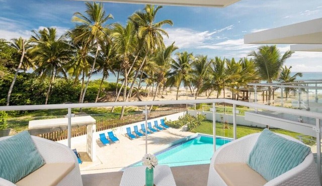 Direct View and Access to the Beach!