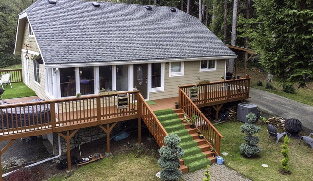 Discover Your Serenity: A Hidden Gem Awaits at our Serene Cottage In The Woods in Kelso