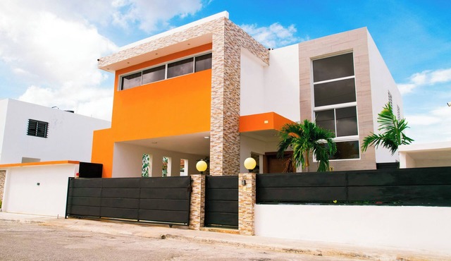 Dolce Vita 3BR Pool + BBQ WIFI 5 Min Beach