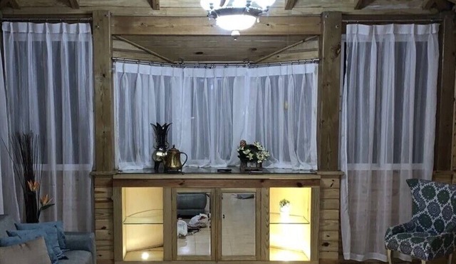 Downtown Loft Apartment, Ocean View and Wood Finish