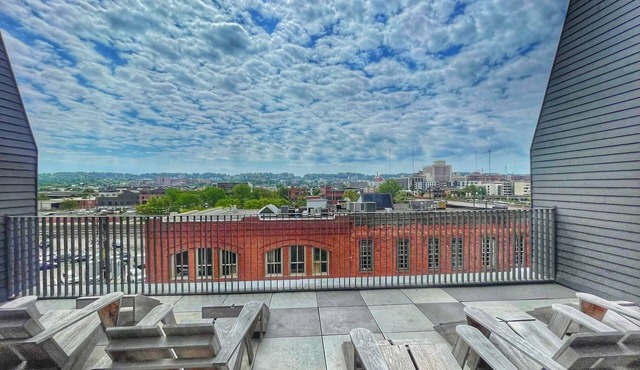 Downtown Luxe Industrial Loft in Mercantile on Morris! Free parking! Dogs ok. in Birmingham