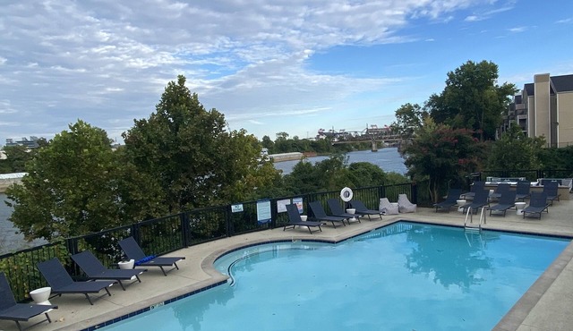 Downtown Riverfront Condo 1 Mile to Broadway Pool Free Covered Parking in Nashville