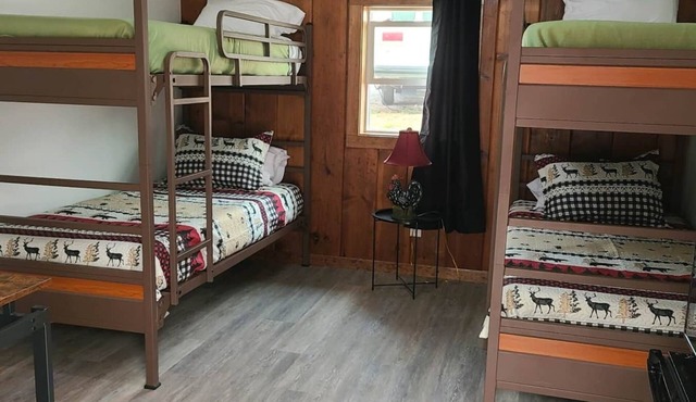 Eagle Rock Resort - Cabins #2 or 3 - Two Bunk Beds in Yakima County