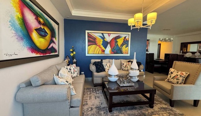 Elegant downtown Suite F8