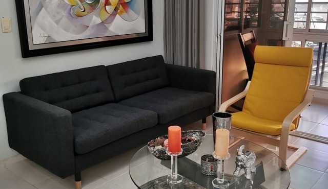 Elegant and secure in Altos de Alameda, Santo Domingo Oeste, A/C, Netflix, wifi.