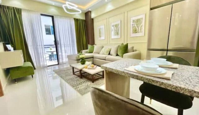 Elegant & Luxurious 5th Floor 1 Bedroom Apartment