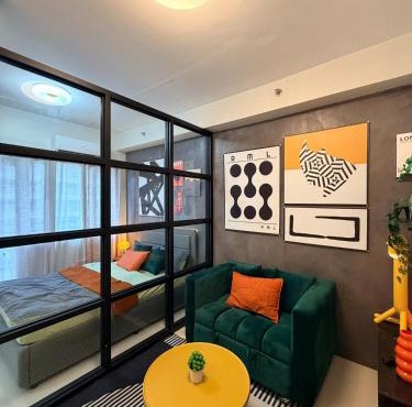 Elevated retro condo near BGC, Makati, and Ortigas