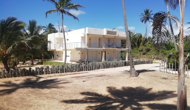 Enjoy the sea and rest in a beautiful villa with a private beach
