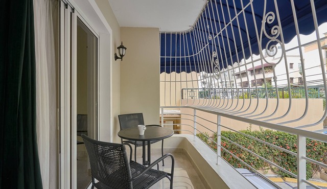 Escape Apartment steps to Downtown Center Mall in Mirador Norte