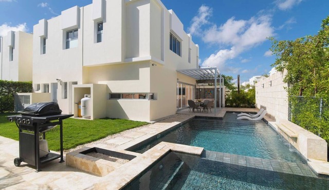 🌴 Escape to paradise! Stylish 3‑bedroom Punta Cana villa w/private pool, modern comforts & prime location near beaches, dining & nightlife. Perfect for families, couples & groups seeking luxury and unforgettable tropical vibes by Villa Carmelita