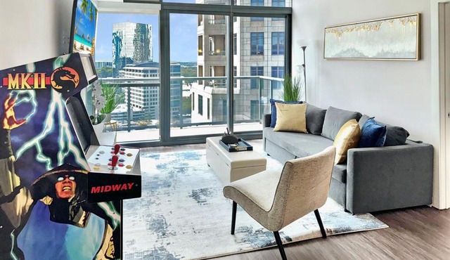 Executive 3BR Buckhead PenthousePoolBalconyWalk to Lenox,Phipps Plaza & Marta in Atlanta