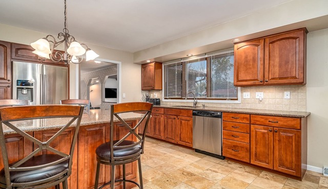 Extended Stay Elgin FHS Rental - Greenridge Dr in Elgin