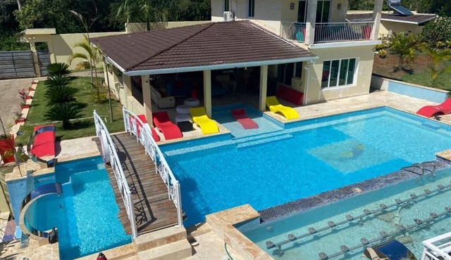 Family Friendly~Chef Service- Book 8 to 14 Rooms