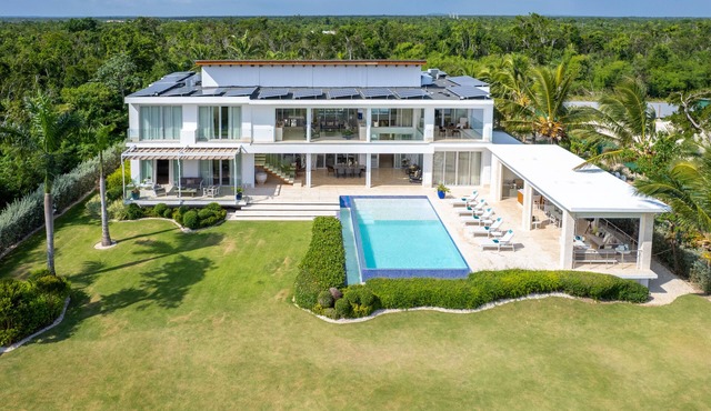 Family Friendly Villa inside Punta Cana Resort&Club with maid included!