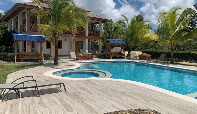 Fantastic 8-bedroom villa with AC in pleasant Higuey