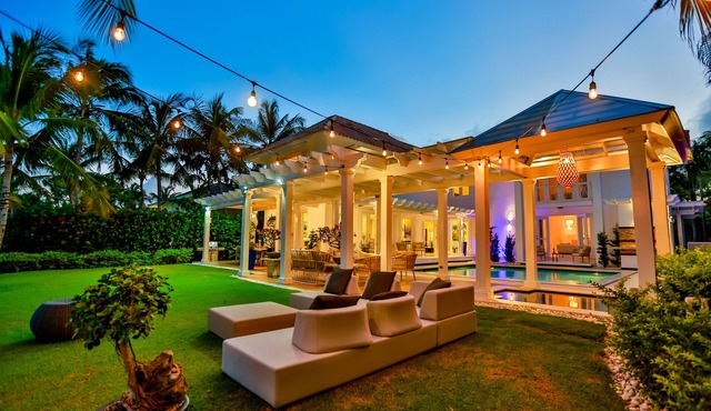 Flamingo villa pool, golf course, chef, housekeeper & transfers included