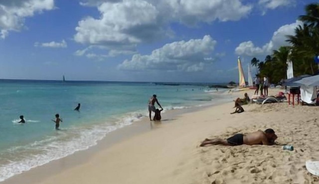 Flat 10 directly on the Caribbean Sea