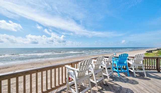Full 180 Gulf View of the Beach. Just steps to Boardwalk to the beach or Communi in Port Aransas