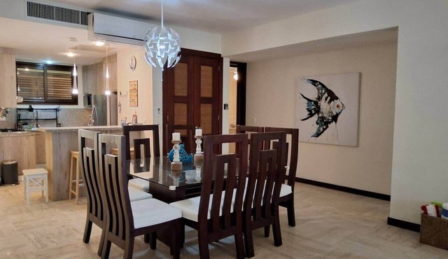 Great 2 bedroom condo, quiet beachfront complex