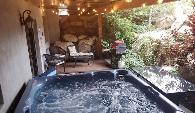 Great Sandy apartment with hot tub and pool table! in Sandy