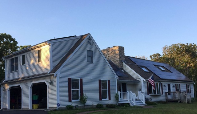 Harwich Cape Cod, 4 Bedroom 2 Bathroom House, Pool, Hot Tub, A/C Large Backyard in Harwich