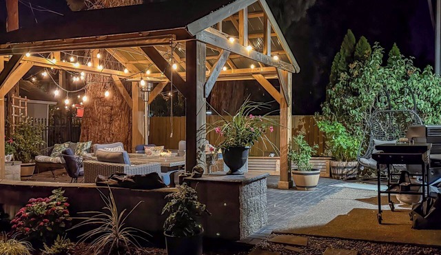 Heated Pool, Hot Tub & Fire Pit in Ruby Park in Eugene