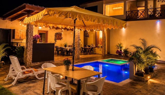 Hermosa Villa con vista a la montaña, Piscina, BBQ, Jacuzzi, Rio cerca