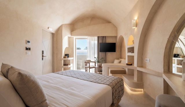 Heyday Luxury Suites in Santorini