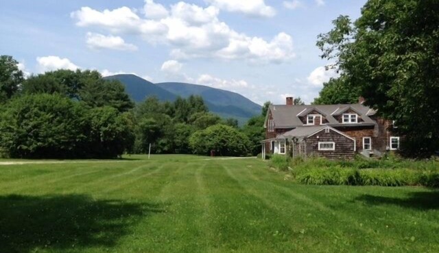 Historic 1780 Manchester Farm House With Mountain Views in Sunderland