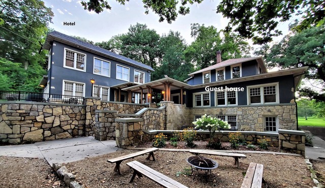 Historic Sycamore Springs Resort Guesthouse in Sabetha