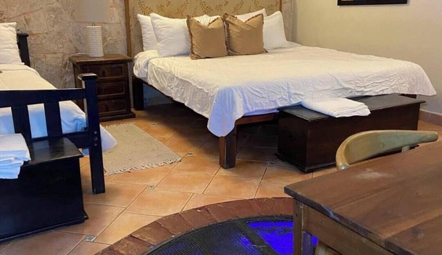Hotel Mansión Colonial | Rey Fernando III with Breakfast Included