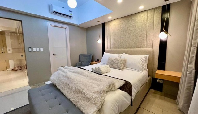 Hotel Vibe Condo at Uptown Parksuites BGC