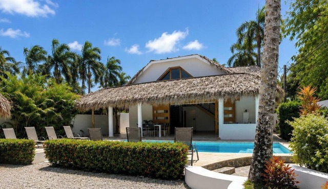 House with swimming pool 300m from Las Ballenas beach