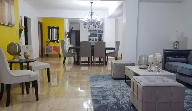 Huge Luxury Penthouse, family friendly