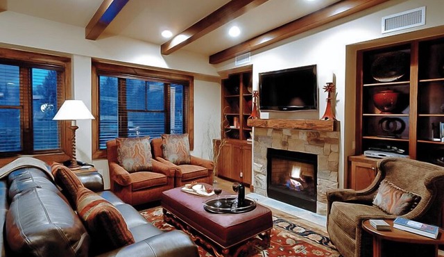 Innsbruck Aspen | Deluxe One-Bedroom Garden Residence 01 w/Hot tub, Centrally located in Aspen