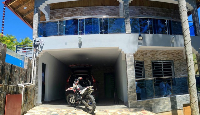 Jarabacoa, Beautiful villa, River Nearby Free Coffee, Wi-fi, Free Parking.