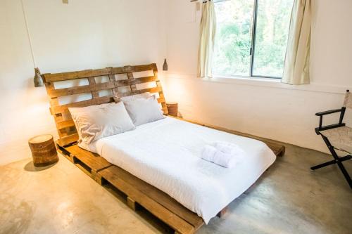 KAHILOM Nest Self-Service Home in Rainforest Nest with Kitchen - Monkeys, Bats, Pet Friendly with a Fee