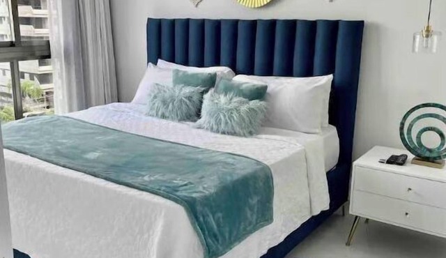 King size bed apt with roof top infinity pool
