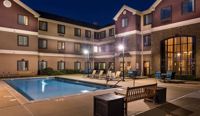 King Suite. Free Breakfast. Pool & Gym. Your Next Trip! in O'Fallon