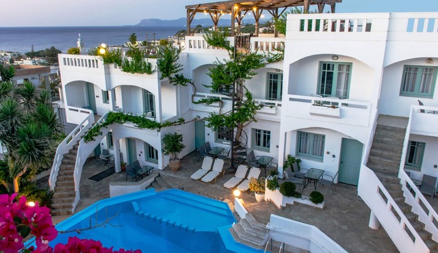 Kurmulis Studios, Studio with Pool View! in Stalos