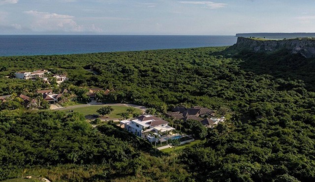 Lagunas 58 – Luxury Villa Cliff Views Cap Cana