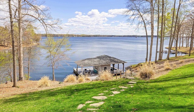 Lakefront Lake Anna with Views, Dock, Fire Pit in Bumpass