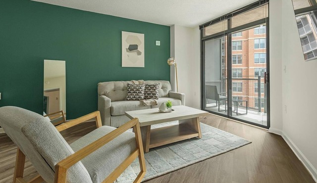 Landing | Beautiful 2BD, Gym, Courtyard in Washington