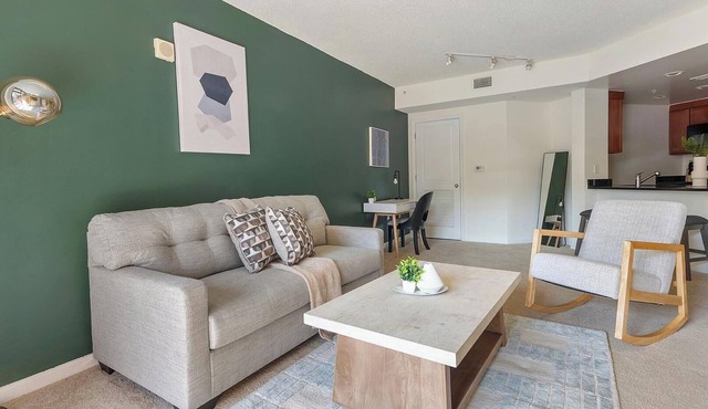 Landing | Incredible 1BD, Gym, Courtyard in Washington