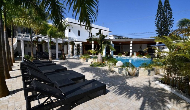 Large guest-friendly villa in downtown Sosua, perfect for bachelor parties!