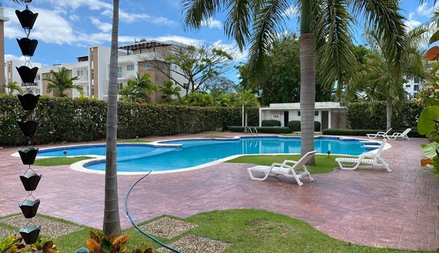 Lovely First Floor Condominium, 5 minutes away from all stores