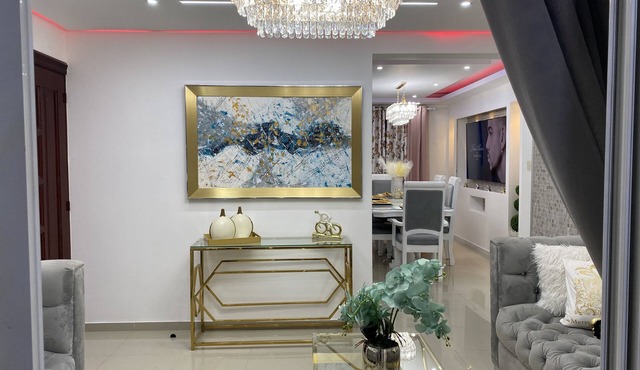Lovely and cozy home with pool and GYM. Located near major Bars and Restaurants