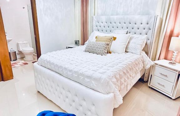 Lovely 3-bedroom condo with pool