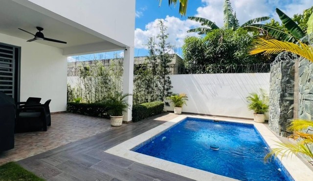 Lujo en el Centro de Bonao Piscina Privada King Bed