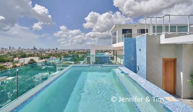 LUX DOWNTOWN 3BR APT + PRIVATE TERRACE | POOL+GYM